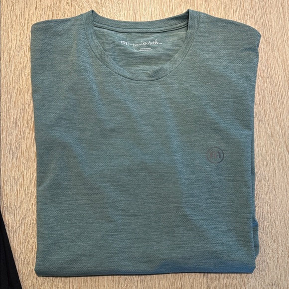 Travis Mathew Other - Scenic Vista Active Tee Heather Silver Pine